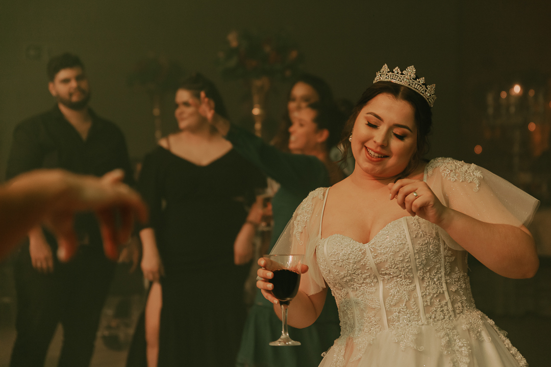 RECEPCAO DE CASAMENTO NO CASABLANCA HALL EM MARINGA NO PARANA E FOTOGRAFADO POR LUCAS DREHER E ALINE DREHER ASSESSORIA DE HIGOR HENRIQUE E BUFFET BLESS