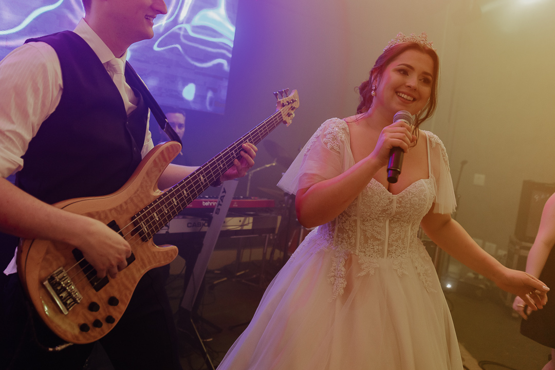 RECEPCAO DE CASAMENTO NO CASABLANCA HALL EM MARINGA NO PARANA E FOTOGRAFADO POR LUCAS DREHER E ALINE DREHER ASSESSORIA DE HIGOR HENRIQUE E BUFFET BLESS