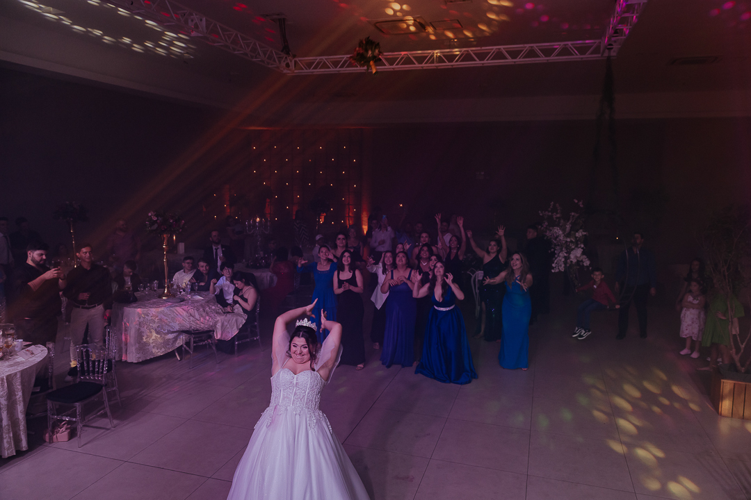 RECEPCAO DE CASAMENTO NO CASABLANCA HALL EM MARINGA NO PARANA E FOTOGRAFADO POR LUCAS DREHER E ALINE DREHER ASSESSORIA DE HIGOR HENRIQUE E BUFFET BLESS