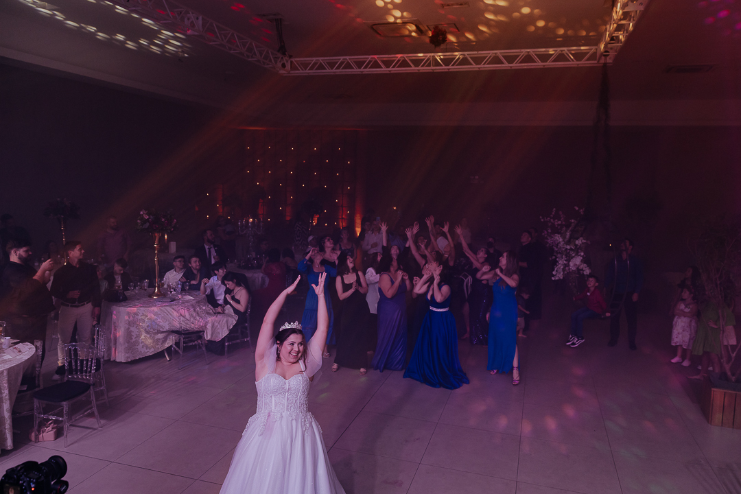 RECEPCAO DE CASAMENTO NO CASABLANCA HALL EM MARINGA NO PARANA E FOTOGRAFADO POR LUCAS DREHER E ALINE DREHER ASSESSORIA DE HIGOR HENRIQUE E BUFFET BLESS