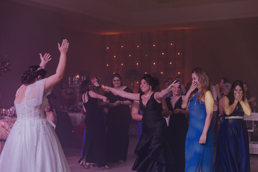 RECEPCAO DE CASAMENTO NO CASABLANCA HALL EM MARINGA NO PARANA E FOTOGRAFADO POR LUCAS DREHER E ALINE DREHER ASSESSORIA DE HIGOR HENRIQUE E BUFFET BLESS