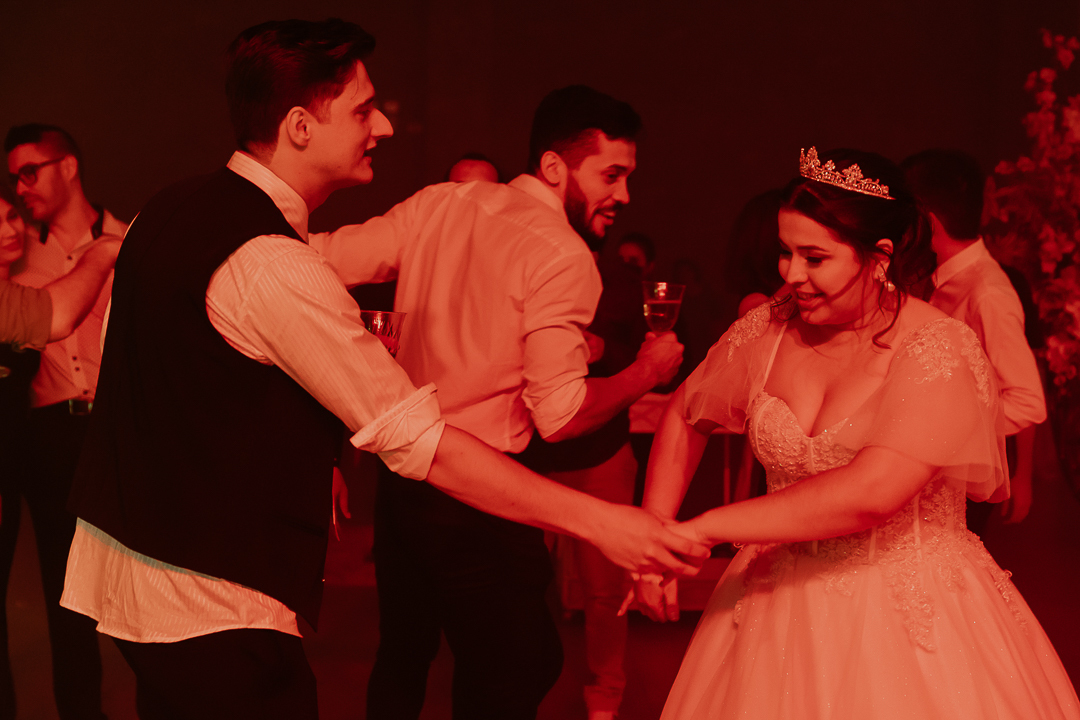 RECEPCAO DE CASAMENTO NO CASABLANCA HALL EM MARINGA NO PARANA E FOTOGRAFADO POR LUCAS DREHER E ALINE DREHER ASSESSORIA DE HIGOR HENRIQUE E BUFFET BLESS