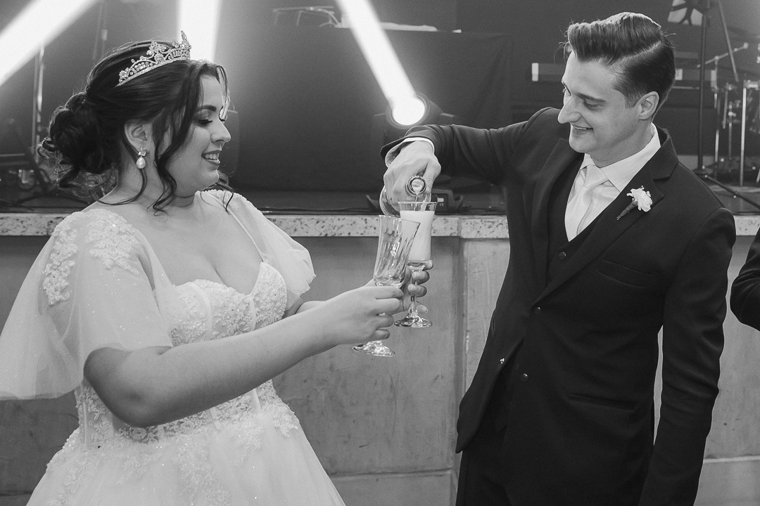 RECEPCAO DE CASAMENTO NO CASABLANCA HALL EM MARINGA NO PARANA E FOTOGRAFADO POR LUCAS DREHER E ALINE DREHER ASSESSORIA DE HIGOR HENRIQUE E BUFFET BLESS