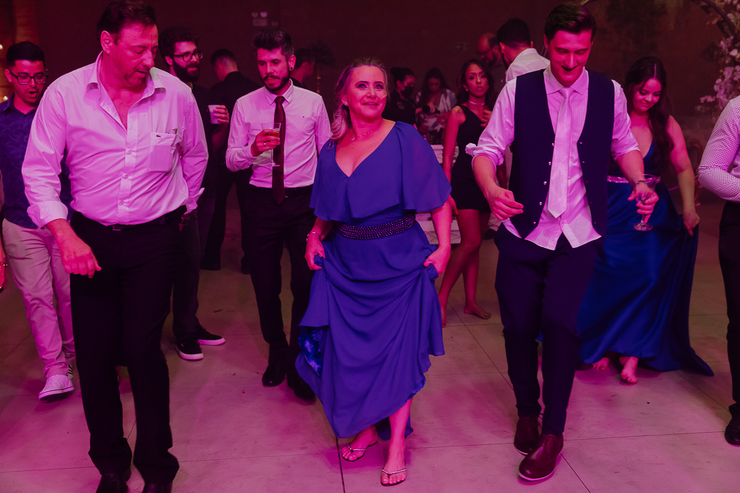 RECEPCAO DE CASAMENTO NO CASABLANCA HALL EM MARINGA NO PARANA E FOTOGRAFADO POR LUCAS DREHER E ALINE DREHER ASSESSORIA DE HIGOR HENRIQUE E BUFFET BLESS