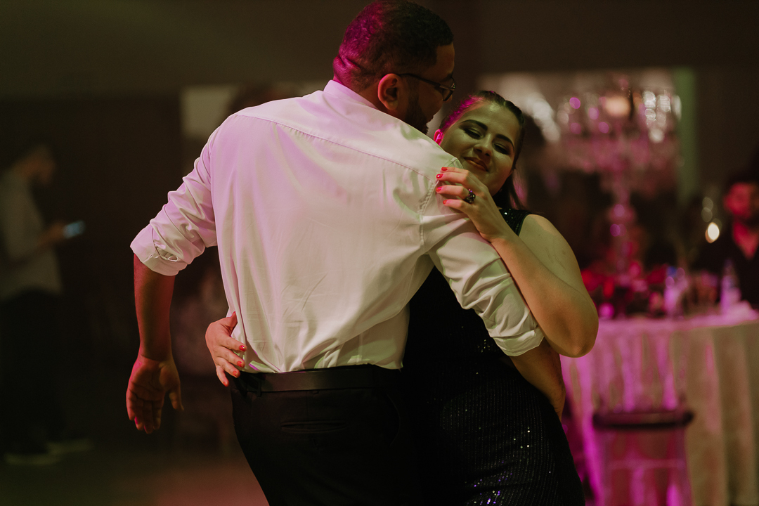 RECEPCAO DE CASAMENTO NO CASABLANCA HALL EM MARINGA NO PARANA E FOTOGRAFADO POR LUCAS DREHER E ALINE DREHER ASSESSORIA DE HIGOR HENRIQUE E BUFFET BLESS