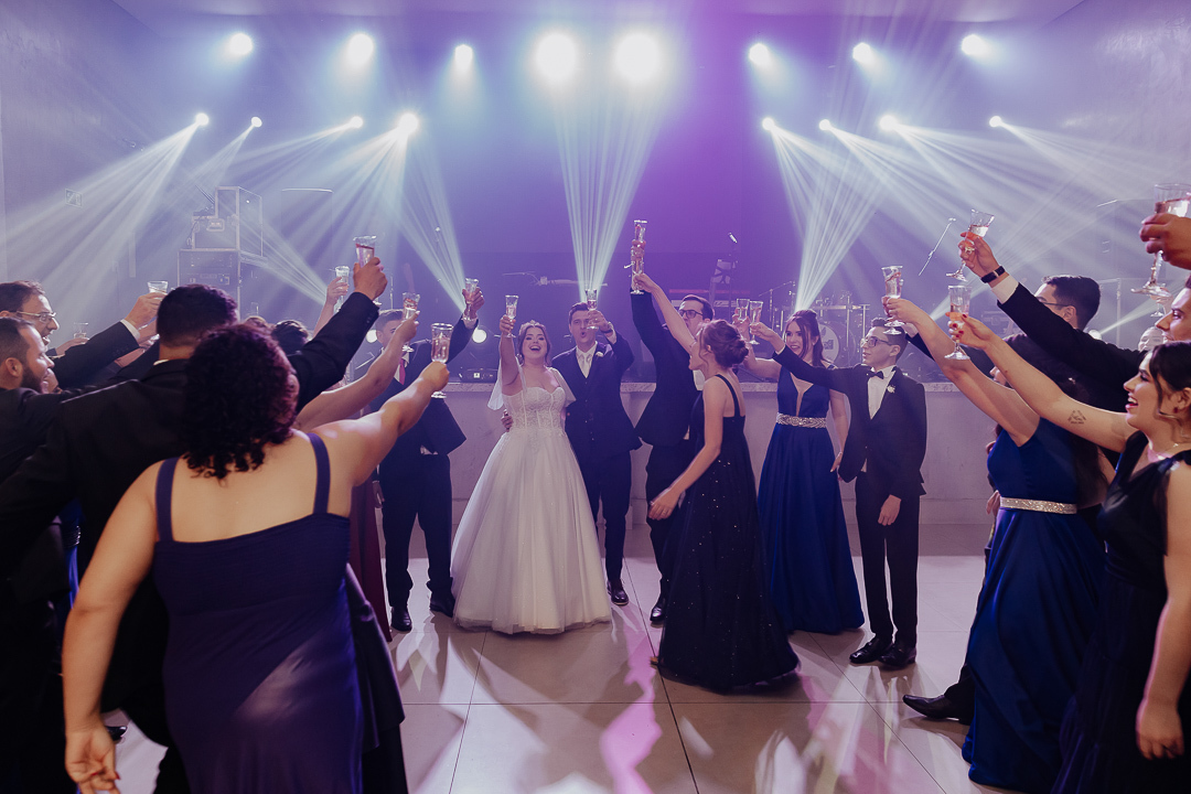 RECEPCAO DE CASAMENTO NO CASABLANCA HALL EM MARINGA NO PARANA E FOTOGRAFADO POR LUCAS DREHER E ALINE DREHER ASSESSORIA DE HIGOR HENRIQUE E BUFFET BLESS
