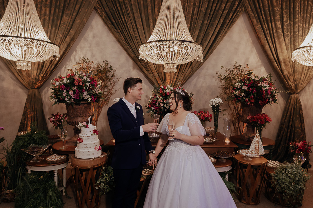 RECEPCAO DE CASAMENTO NO CASABLANCA HALL EM MARINGA NO PARANA E FOTOGRAFADO POR LUCAS DREHER E ALINE DREHER ASSESSORIA DE HIGOR HENRIQUE E BUFFET BLESS