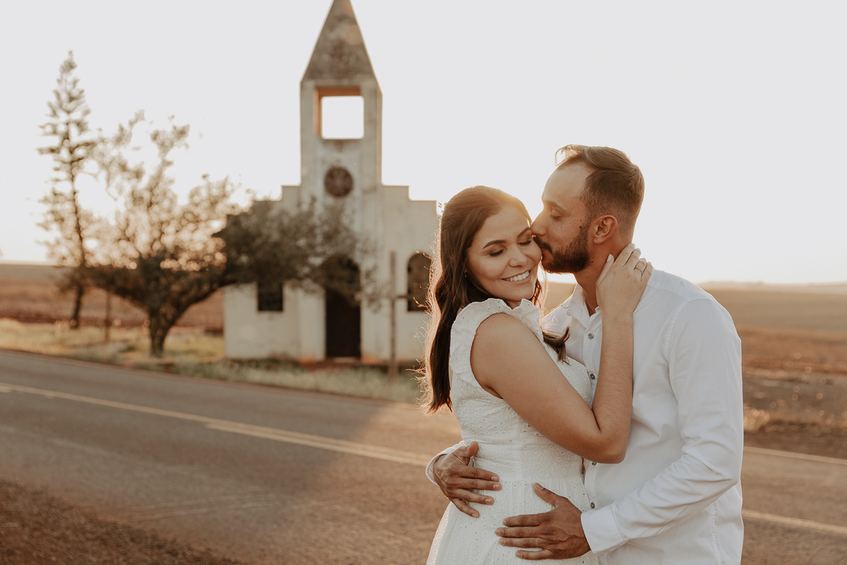 ENSAIO PRE WEDDING COM CAMINHAO VOLVO SCANIA MERCEDES NA ESTRADA EM MARINGA PARANA E FOTOGRAFADO POR LUCAS DREHER
