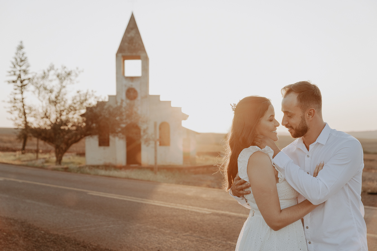 ENSAIO PRE WEDDING COM CAMINHAO VOLVO SCANIA MERCEDES NA ESTRADA EM MARINGA PARANA E FOTOGRAFADO POR LUCAS DREHER