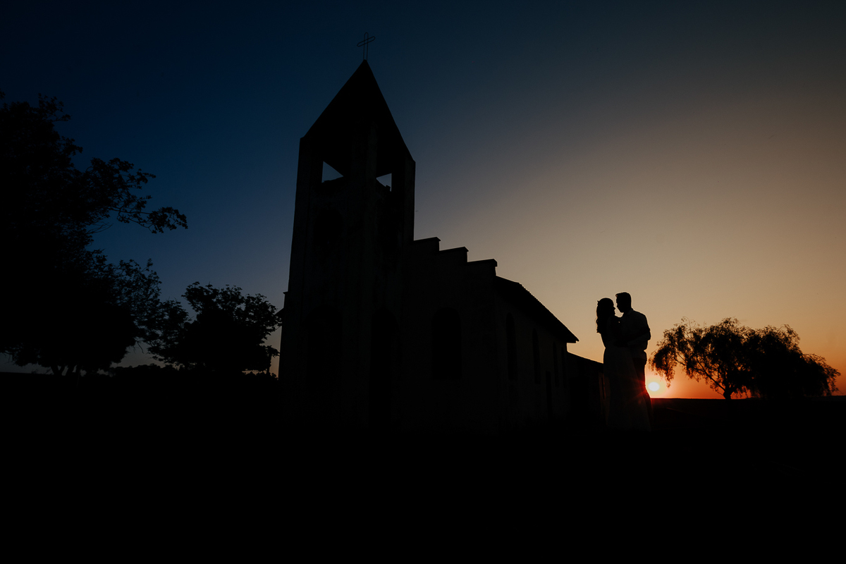 ENSAIO PRE WEDDING COM CAMINHAO VOLVO SCANIA MERCEDES NA ESTRADA EM MARINGA PARANA E FOTOGRAFADO POR LUCAS DREHER