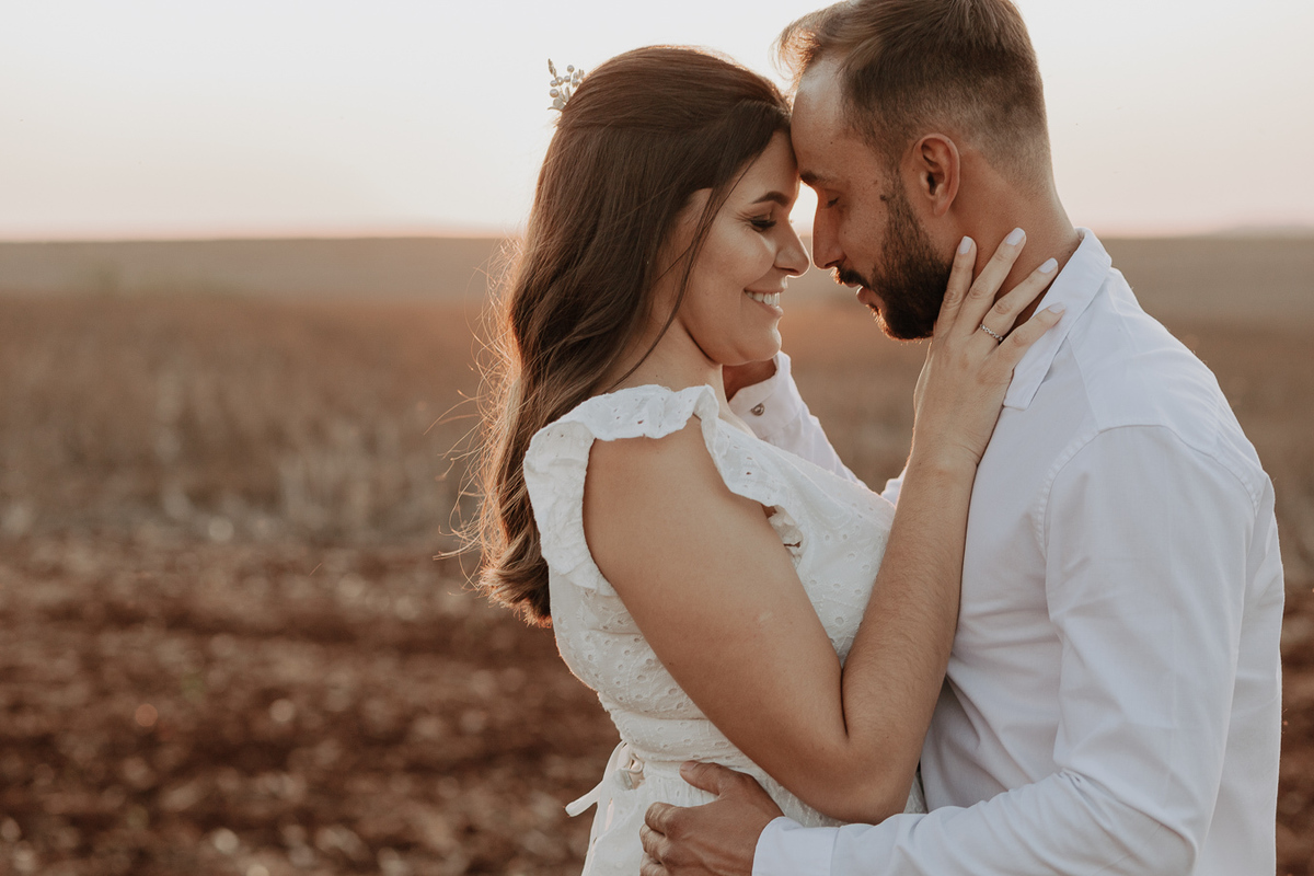 ENSAIO PRE WEDDING COM CAMINHAO VOLVO SCANIA MERCEDES NA ESTRADA EM MARINGA PARANA E FOTOGRAFADO POR LUCAS DREHER