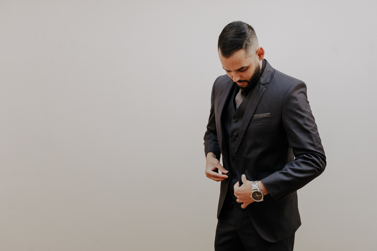 PREPARACAO DO NOIVO TOM REALIZADA EM CASA