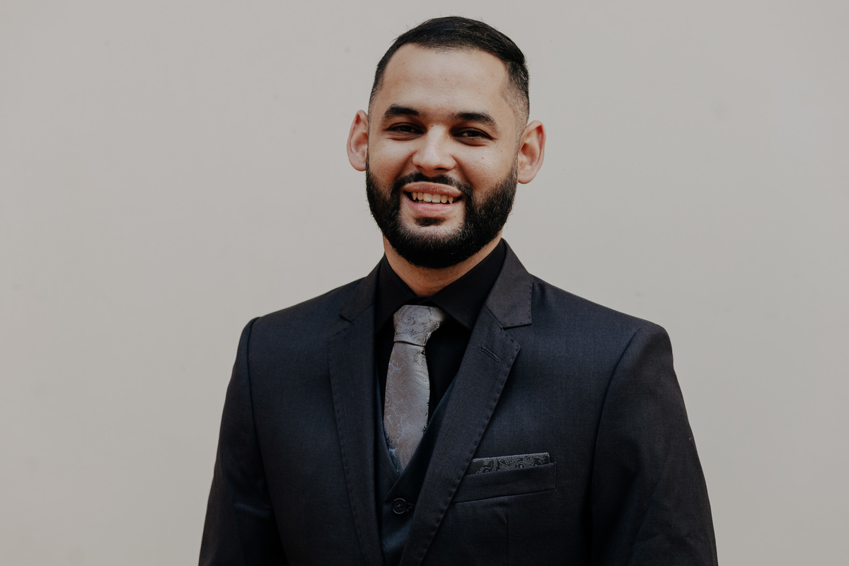 PREPARACAO DO NOIVO TOM REALIZADA EM CASA