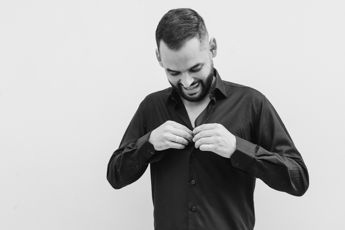 PREPARACAO DO NOIVO TOM REALIZADA EM CASA