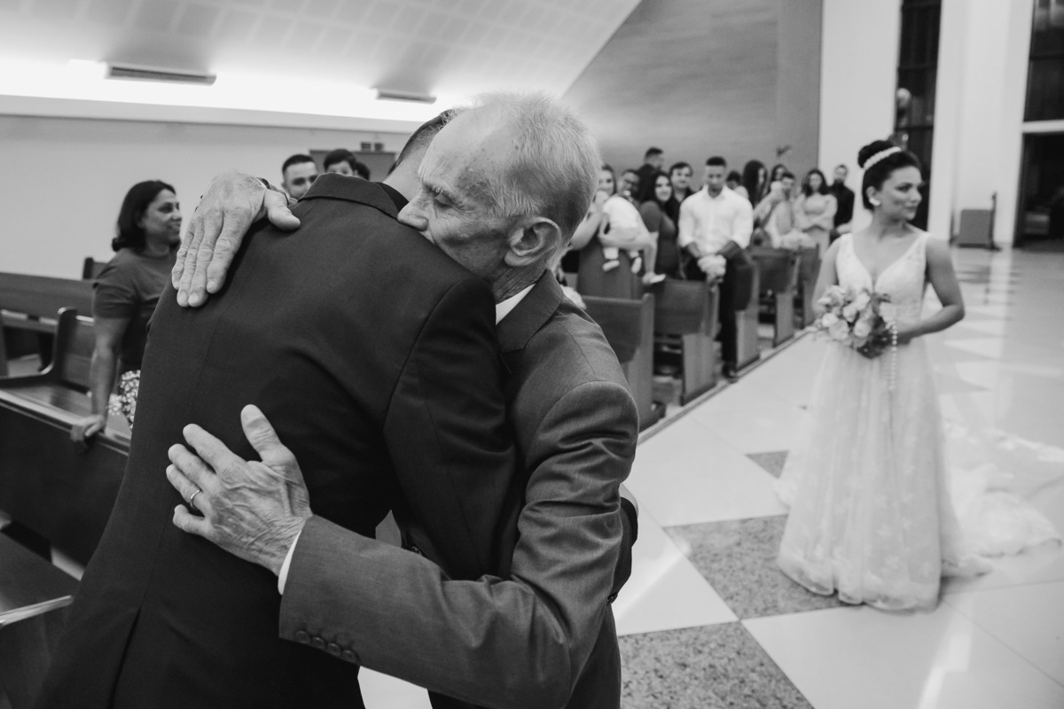 CERIMÔNIA DE CASAMENTO CATOLICA REALIZADA NA CAPELA IRMA DULCE EM MARINGA PARANA E FOTOGRAFADA POR LUCAS DREHER E ALINE DREHER COM ASSESSORIA DA LOIANE DA AMOR ETERNO ASSESSORIA
