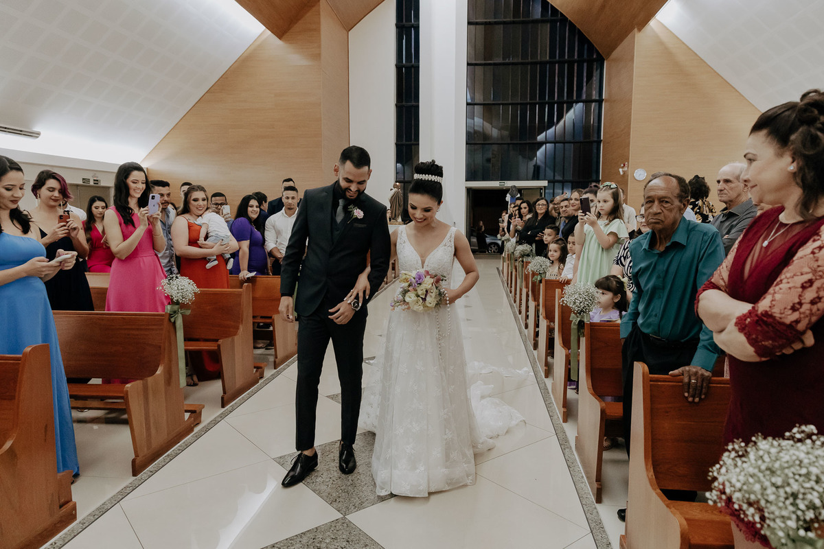 CERIMÔNIA DE CASAMENTO CATOLICA REALIZADA NA CAPELA IRMA DULCE EM MARINGA PARANA E FOTOGRAFADA POR LUCAS DREHER E ALINE DREHER COM ASSESSORIA DA LOIANE DA AMOR ETERNO ASSESSORIA