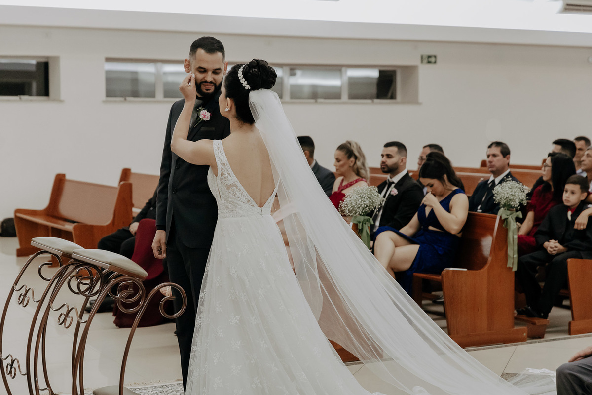 CERIMÔNIA DE CASAMENTO CATOLICA REALIZADA NA CAPELA IRMA DULCE EM MARINGA PARANA E FOTOGRAFADA POR LUCAS DREHER E ALINE DREHER COM ASSESSORIA DA LOIANE DA AMOR ETERNO ASSESSORIA