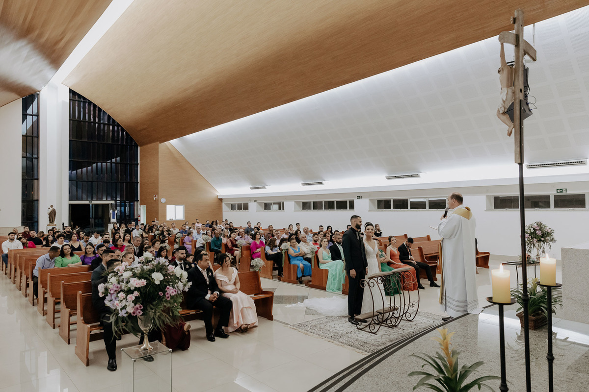 CERIMÔNIA DE CASAMENTO CATOLICA REALIZADA NA CAPELA IRMA DULCE EM MARINGA PARANA E FOTOGRAFADA POR LUCAS DREHER E ALINE DREHER COM ASSESSORIA DA LOIANE DA AMOR ETERNO ASSESSORIA