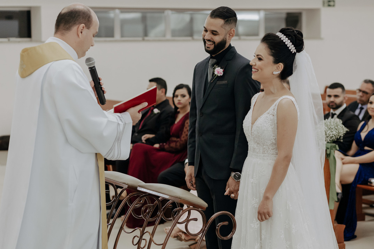 CERIMÔNIA DE CASAMENTO CATOLICA REALIZADA NA CAPELA IRMA DULCE EM MARINGA PARANA E FOTOGRAFADA POR LUCAS DREHER E ALINE DREHER COM ASSESSORIA DA LOIANE DA AMOR ETERNO ASSESSORIA