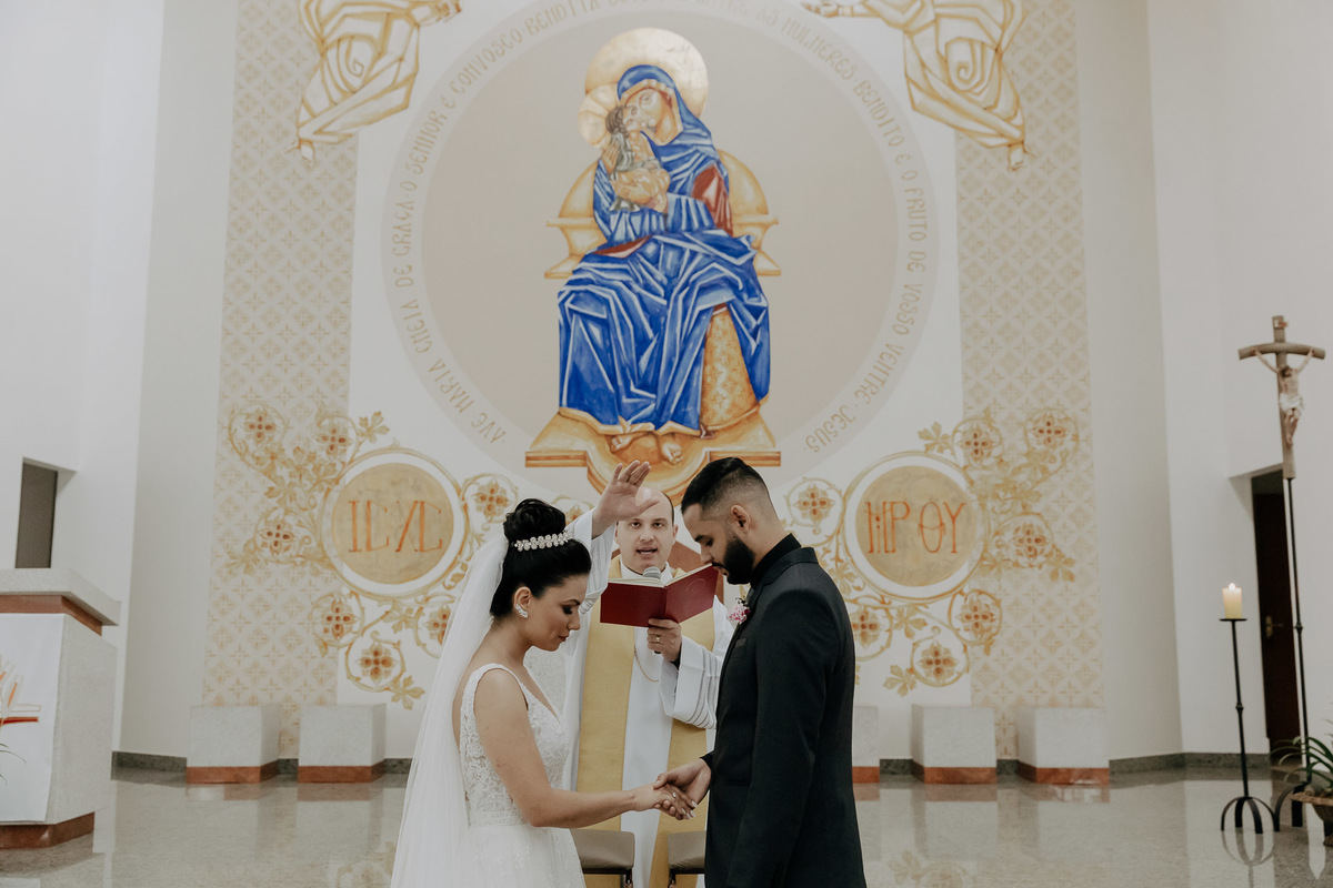 CERIMÔNIA DE CASAMENTO CATOLICA REALIZADA NA CAPELA IRMA DULCE EM MARINGA PARANA E FOTOGRAFADA POR LUCAS DREHER E ALINE DREHER COM ASSESSORIA DA LOIANE DA AMOR ETERNO ASSESSORIA