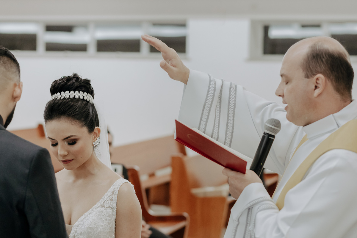 CERIMÔNIA DE CASAMENTO CATOLICA REALIZADA NA CAPELA IRMA DULCE EM MARINGA PARANA E FOTOGRAFADA POR LUCAS DREHER E ALINE DREHER COM ASSESSORIA DA LOIANE DA AMOR ETERNO ASSESSORIA