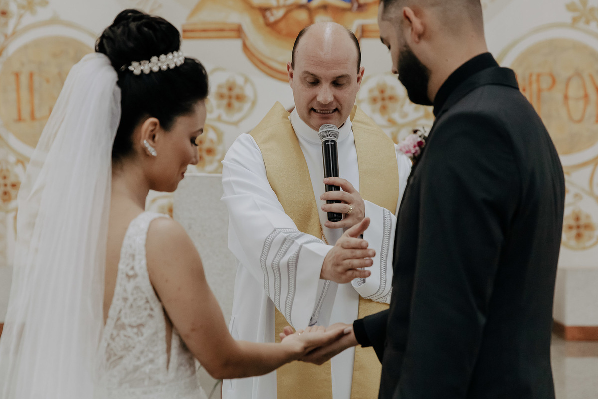 CERIMÔNIA DE CASAMENTO CATOLICA REALIZADA NA CAPELA IRMA DULCE EM MARINGA PARANA E FOTOGRAFADA POR LUCAS DREHER E ALINE DREHER COM ASSESSORIA DA LOIANE DA AMOR ETERNO ASSESSORIA