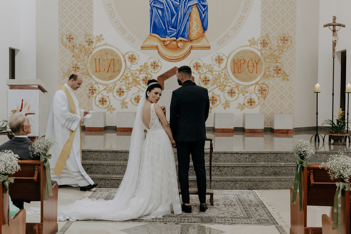 CERIMÔNIA DE CASAMENTO CATOLICA REALIZADA NA CAPELA IRMA DULCE EM MARINGA PARANA E FOTOGRAFADA POR LUCAS DREHER E ALINE DREHER COM ASSESSORIA DA LOIANE DA AMOR ETERNO ASSESSORIA