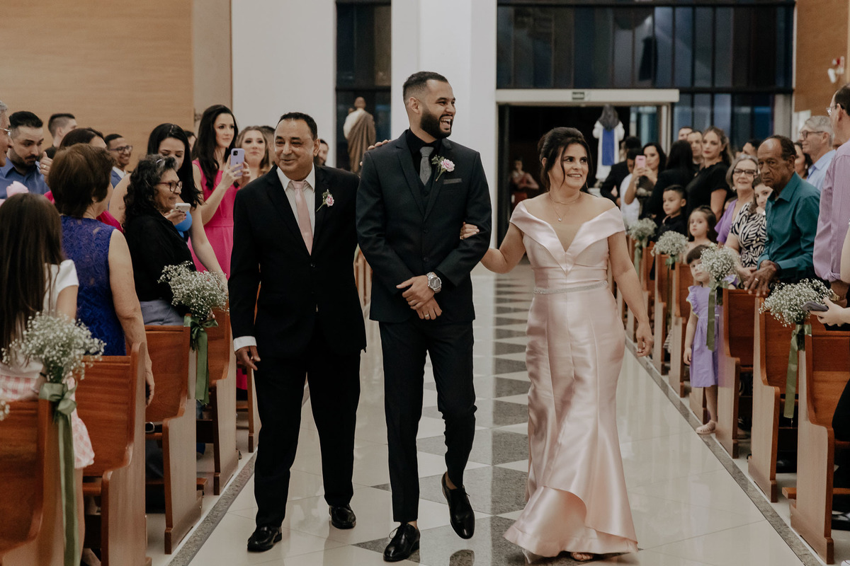 CERIMÔNIA DE CASAMENTO CATOLICA REALIZADA NA CAPELA IRMA DULCE EM MARINGA PARANA E FOTOGRAFADA POR LUCAS DREHER E ALINE DREHER COM ASSESSORIA DA LOIANE DA AMOR ETERNO ASSESSORIA