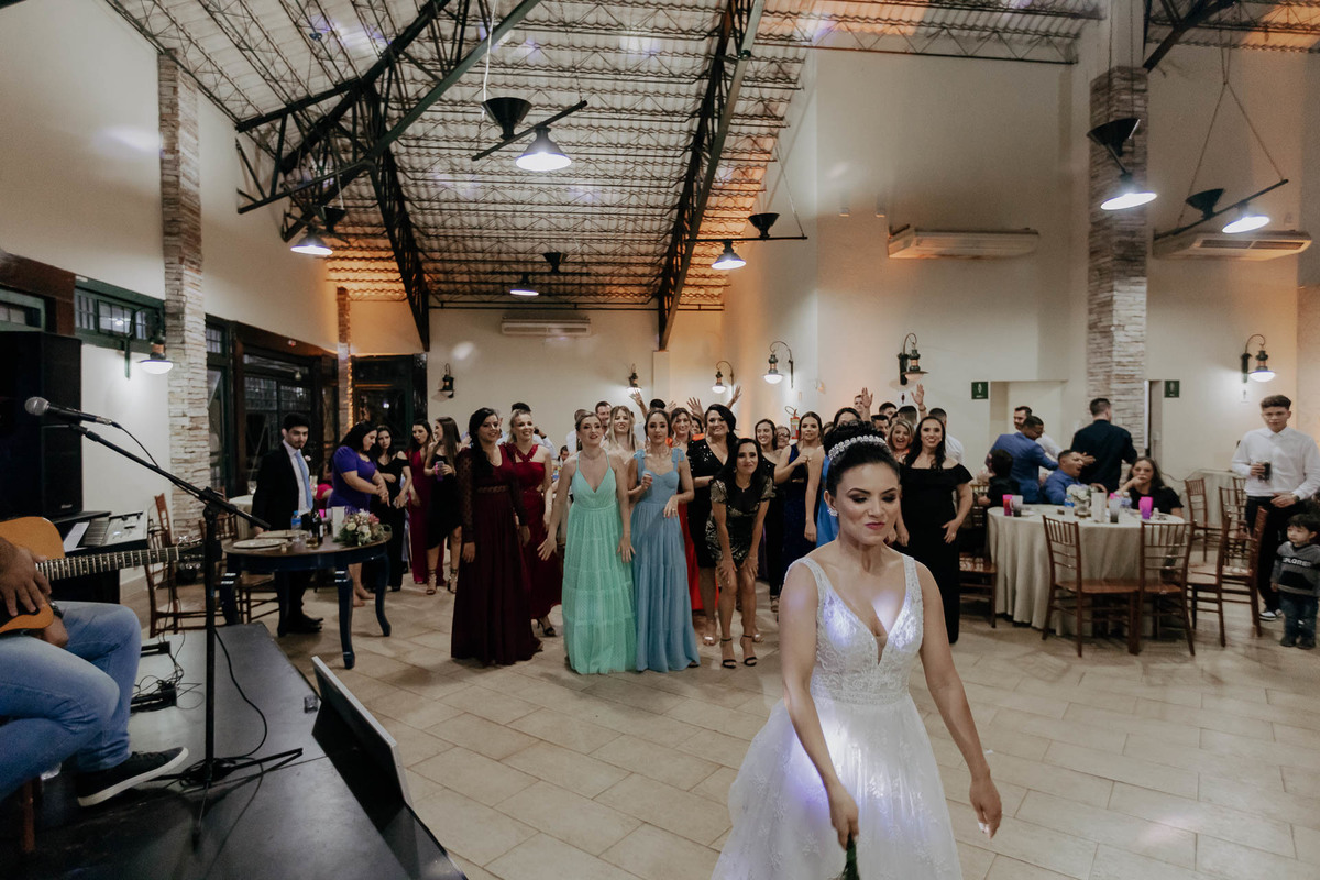 RECEPCAO E FESTA DE CASAMENTO REALIZADA NA CASA DO PRODUTOR DE MARINGA NO PARQUE DE EXPOSICAO E ASSESSORADO PELA LOIANE DA AMOR ETERNO ASSESSORIA