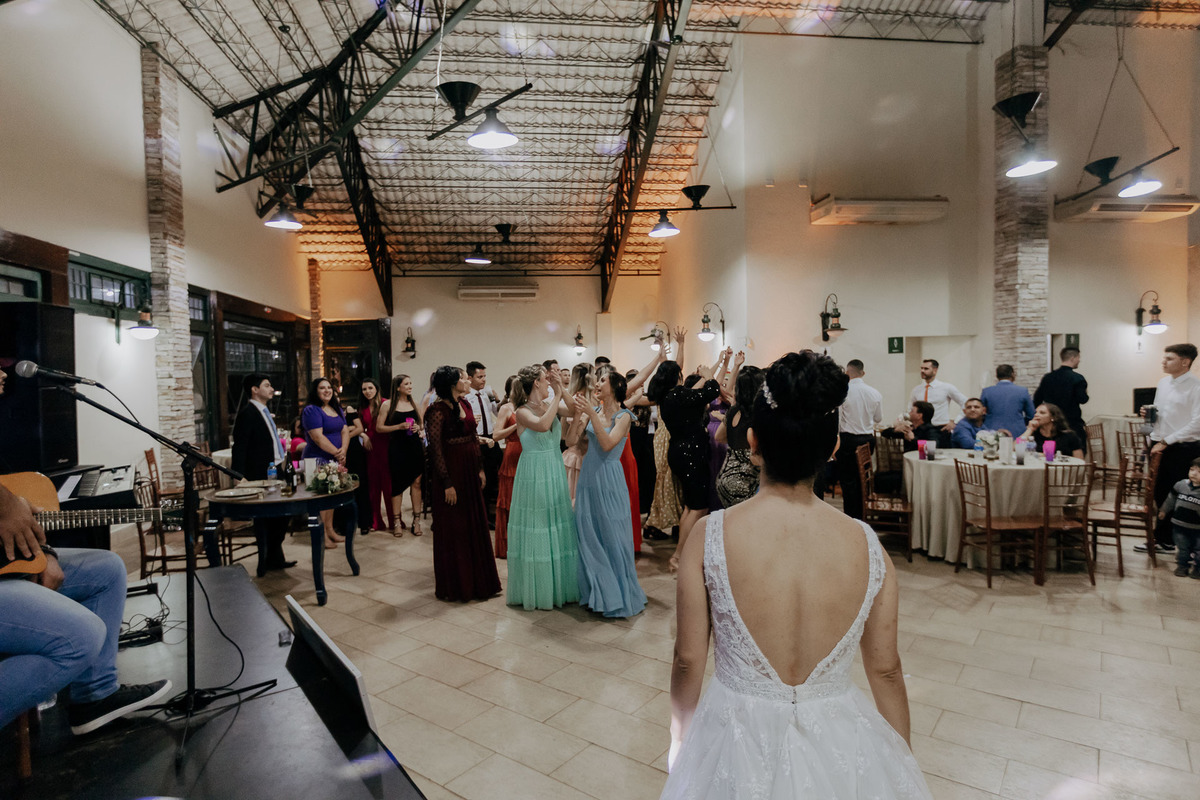 RECEPCAO E FESTA DE CASAMENTO REALIZADA NA CASA DO PRODUTOR DE MARINGA NO PARQUE DE EXPOSICAO E ASSESSORADO PELA LOIANE DA AMOR ETERNO ASSESSORIA