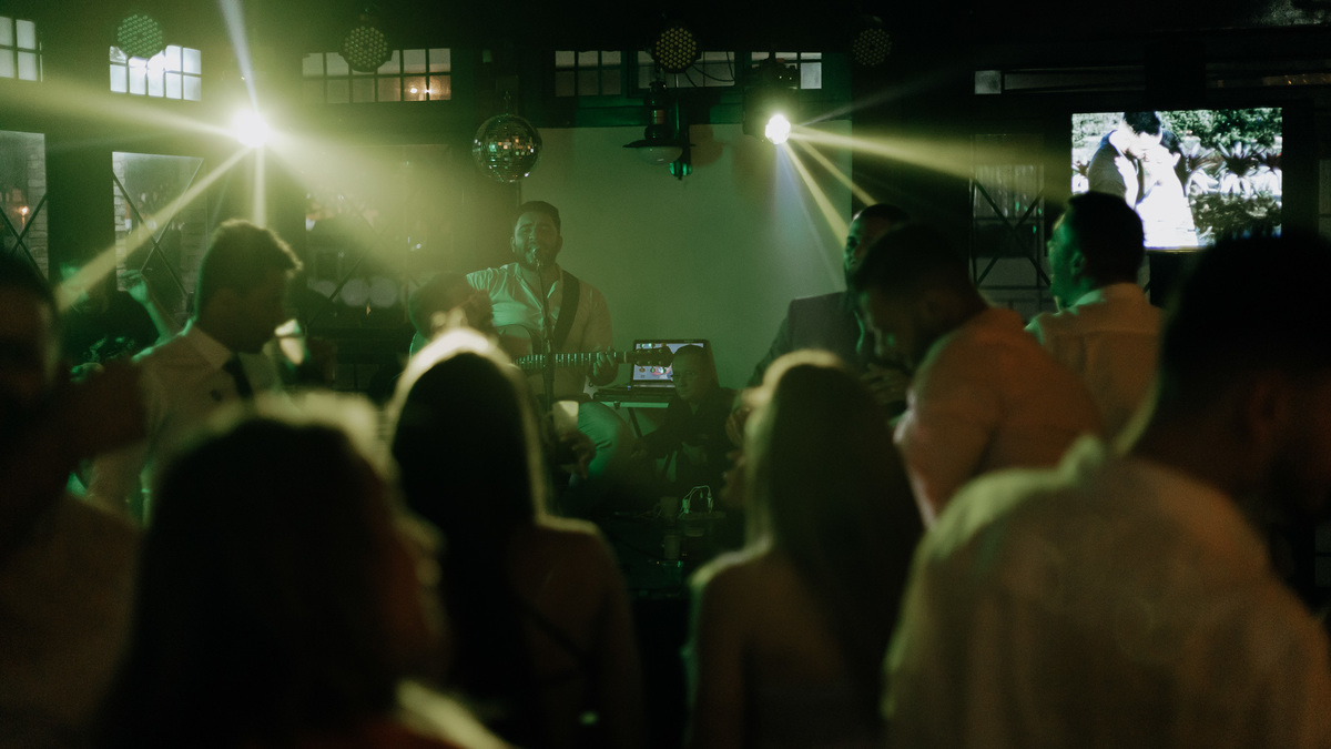 RECEPCAO E FESTA DE CASAMENTO REALIZADA NA CASA DO PRODUTOR DE MARINGA NO PARQUE DE EXPOSICAO E ASSESSORADO PELA LOIANE DA AMOR ETERNO ASSESSORIA