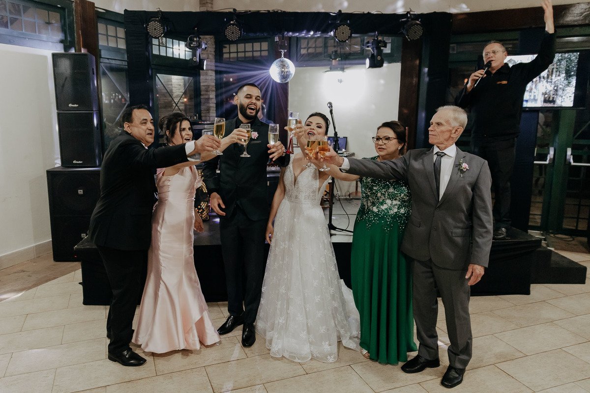 RECEPCAO E FESTA DE CASAMENTO REALIZADA NA CASA DO PRODUTOR DE MARINGA NO PARQUE DE EXPOSICAO E ASSESSORADO PELA LOIANE DA AMOR ETERNO ASSESSORIA