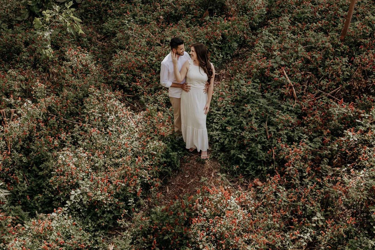 ENSAIO PRE CASAMENTO REALIZADO NO ESPACO FOTOGRAFICO EDEN GARDEN EM MARINGA NO PARANA E FOTOGRAFADO POR LUCAS DREHER FILMAGEM MOMENTS FILMS