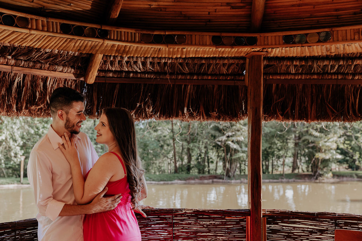 ENSAIO PRE CASAMENTO REALIZADO NO ESPACO FOTOGRAFICO EDEN GARDEN EM MARINGA NO PARANA E FOTOGRAFADO POR LUCAS DREHER FILMAGEM MOMENTS FILMS