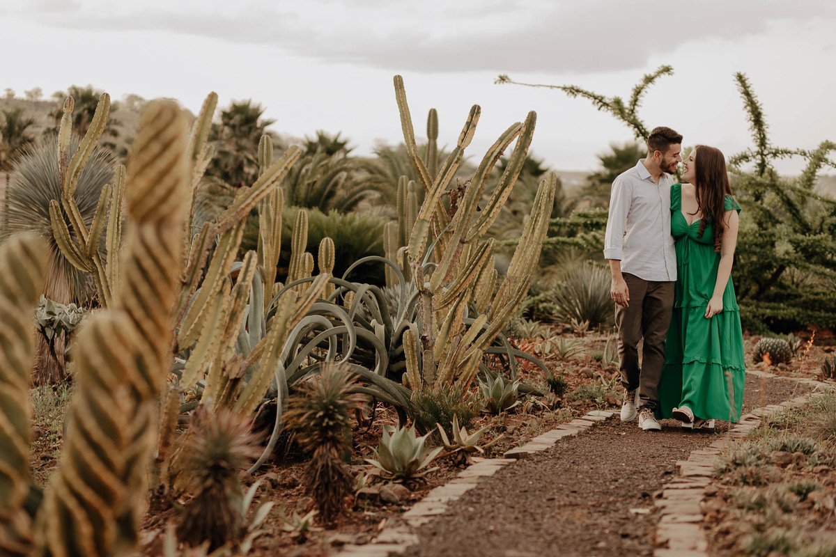 ENSAIO PRE CASAMENTO REALIZADO NO ESPACO FOTOGRAFICO EDEN GARDEN EM MARINGA NO PARANA E FOTOGRAFADO POR LUCAS DREHER FILMAGEM MOMENTS FILMS