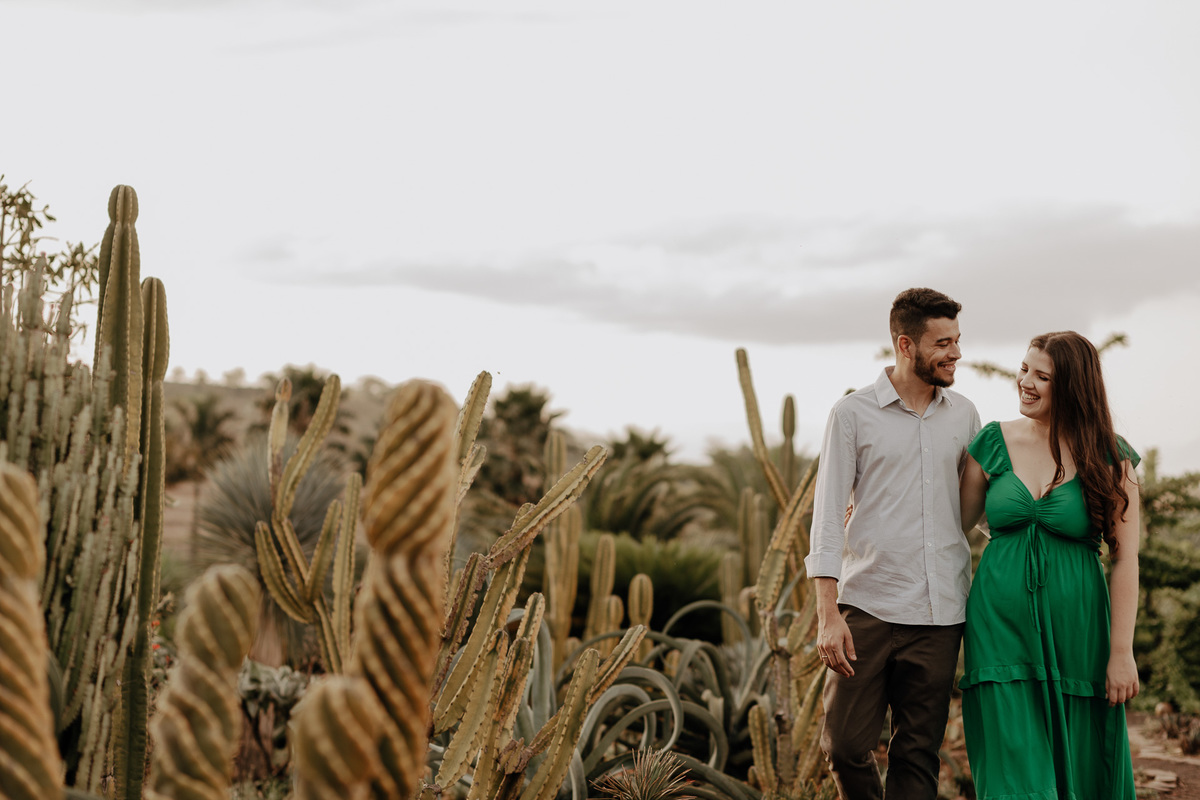 ENSAIO PRE CASAMENTO REALIZADO NO ESPACO FOTOGRAFICO EDEN GARDEN EM MARINGA NO PARANA E FOTOGRAFADO POR LUCAS DREHER FILMAGEM MOMENTS FILMS
