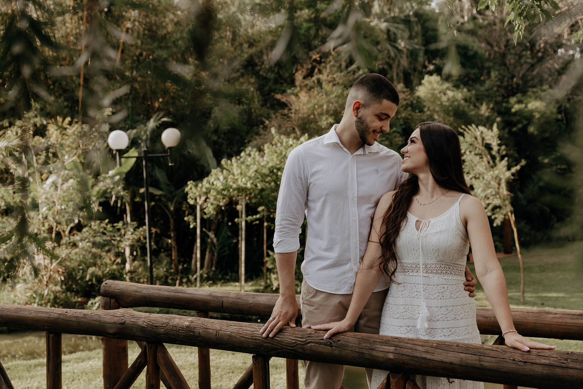 ENSAIO PRE CASAMENTO REALIZADO NO RECANTO PARAISO EM MARINGA NO PARANA E COM A PARTICIPACAO DO CACHORRO DO CASAL GOLDEN RETRIEVER TILAPIA E FOTOGRAFADO POR LUCAS DREHER