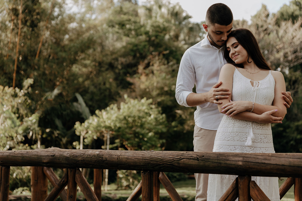 ENSAIO PRE CASAMENTO REALIZADO NO RECANTO PARAISO EM MARINGA NO PARANA E COM A PARTICIPACAO DO CACHORRO DO CASAL GOLDEN RETRIEVER TILAPIA E FOTOGRAFADO POR LUCAS DREHER