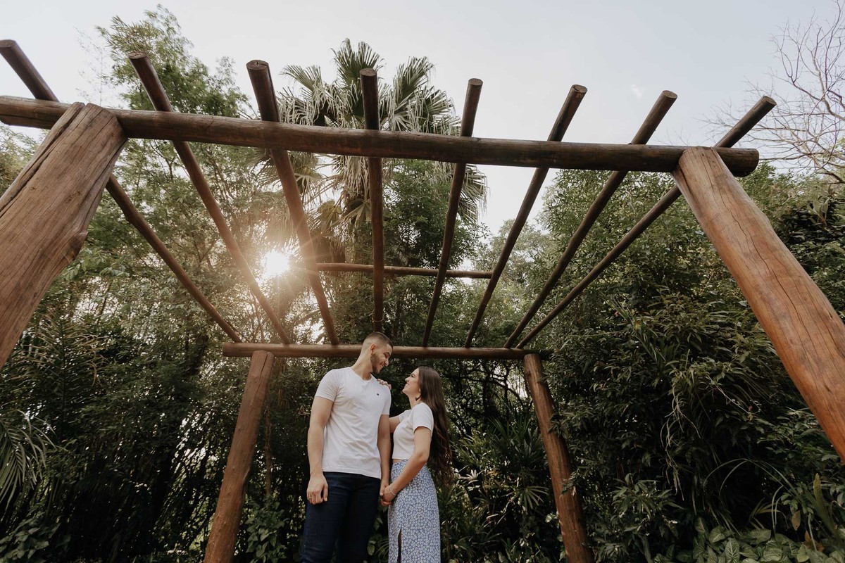 ENSAIO PRE CASAMENTO REALIZADO NO RECANTO PARAISO EM MARINGA NO PARANA E COM A PARTICIPACAO DO CACHORRO DO CASAL GOLDEN RETRIEVER TILAPIA E FOTOGRAFADO POR LUCAS DREHER