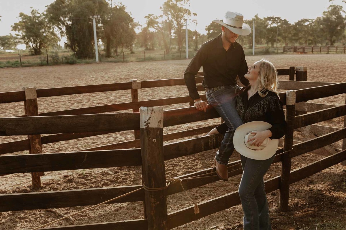 ENSAIO REALIZADO EM FAZENDA RANCHO CHACARA COM CAVALOS NO ESTILO COUNTRY COWBOY EM BATAGUASSU MATO GROSSO DO SUL E FOTOGRAFADO POR LUCAS DREHER
