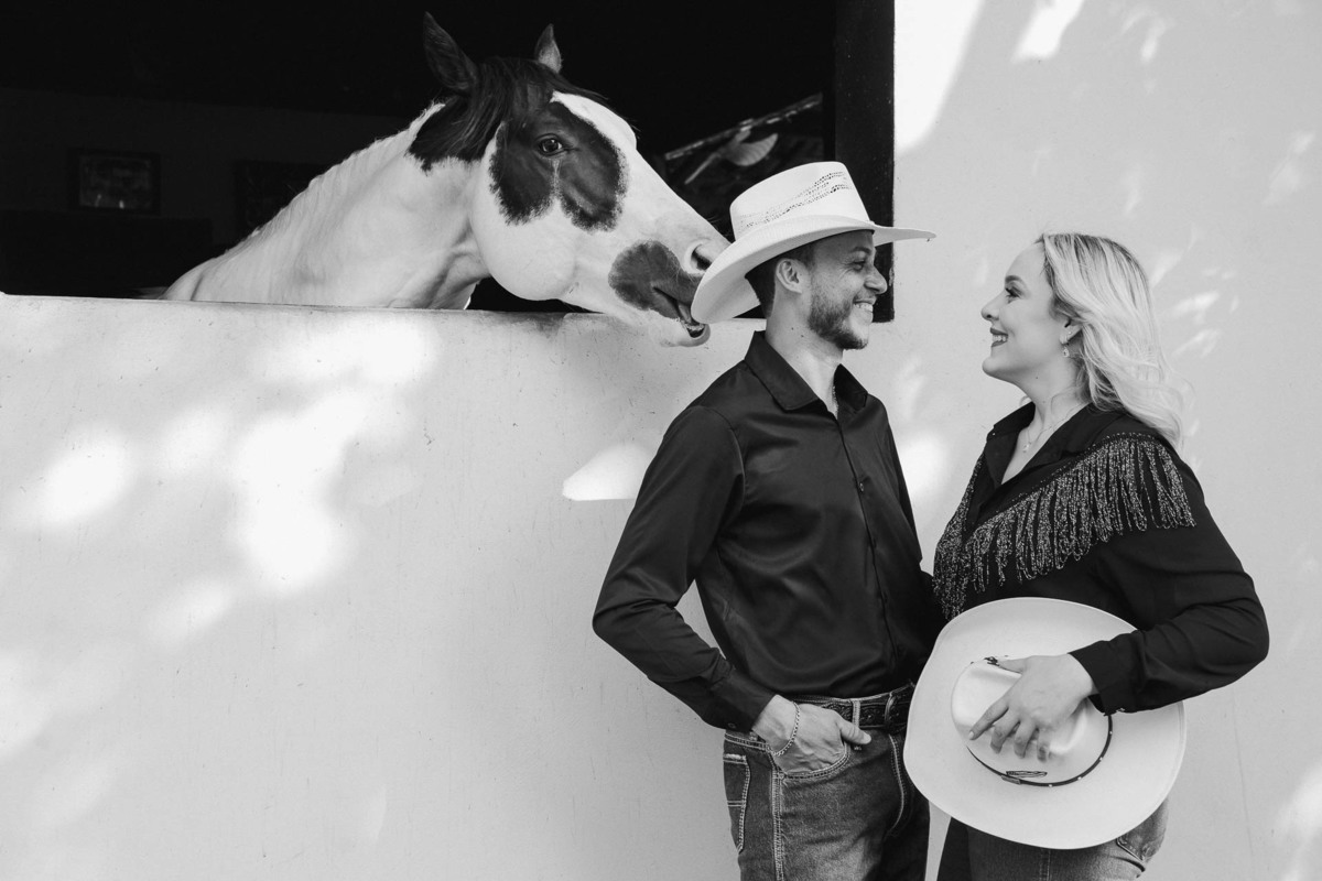 ENSAIO REALIZADO EM FAZENDA RANCHO CHACARA COM CAVALOS NO ESTILO COUNTRY COWBOY EM BATAGUASSU MATO GROSSO DO SUL E FOTOGRAFADO POR LUCAS DREHER