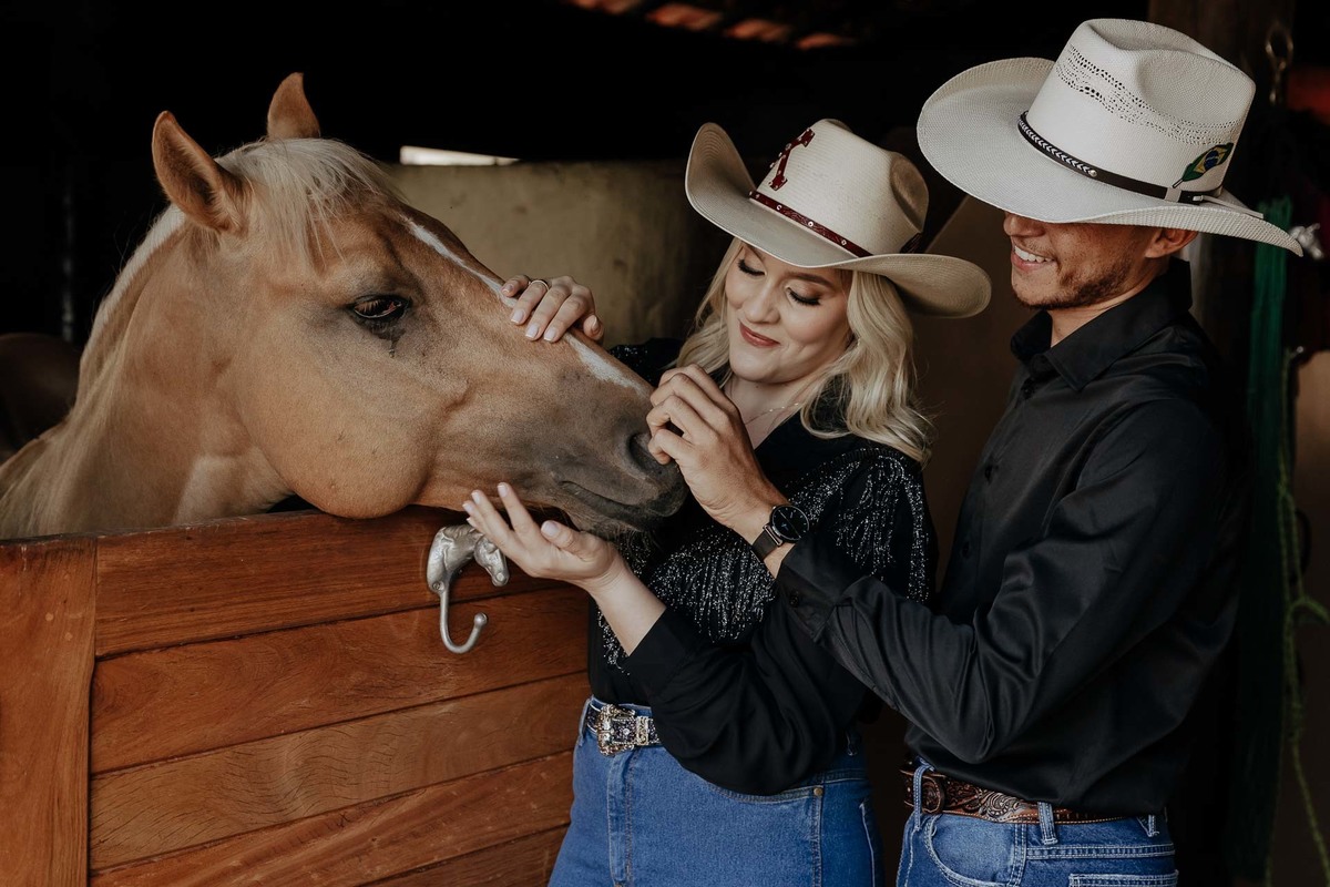 ENSAIO REALIZADO EM FAZENDA RANCHO CHACARA COM CAVALOS NO ESTILO COUNTRY COWBOY EM BATAGUASSU MATO GROSSO DO SUL E FOTOGRAFADO POR LUCAS DREHER