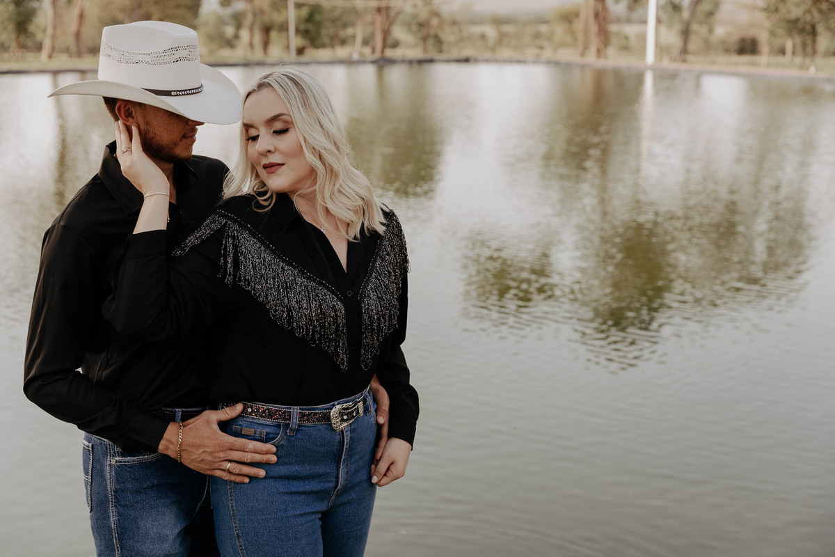 ENSAIO REALIZADO EM FAZENDA RANCHO CHACARA COM CAVALOS NO ESTILO COUNTRY COWBOY EM BATAGUASSU MATO GROSSO DO SUL E FOTOGRAFADO POR LUCAS DREHER