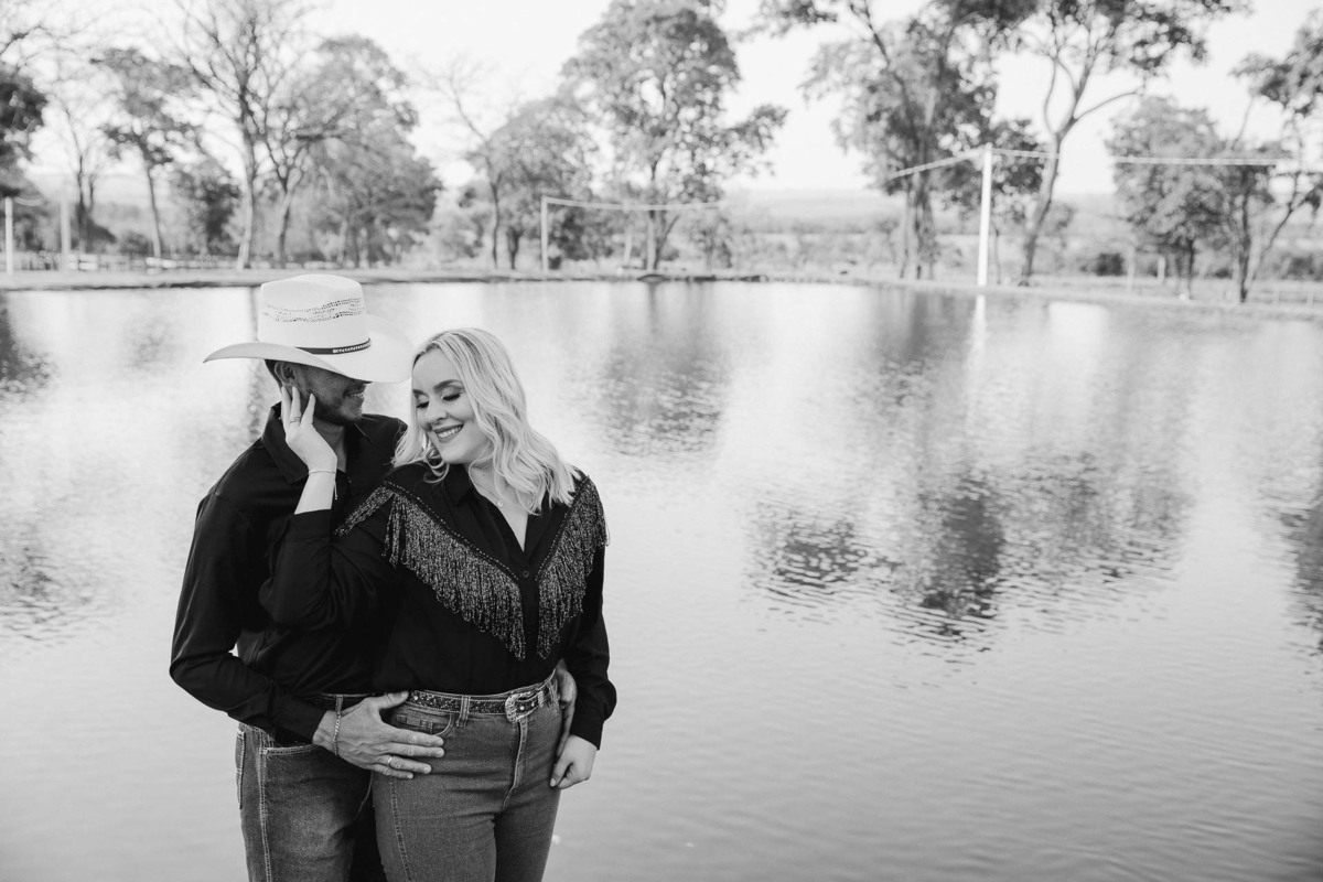 ENSAIO REALIZADO EM FAZENDA RANCHO CHACARA COM CAVALOS NO ESTILO COUNTRY COWBOY EM BATAGUASSU MATO GROSSO DO SUL E FOTOGRAFADO POR LUCAS DREHER