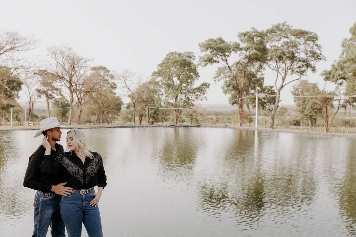 ENSAIO REALIZADO EM FAZENDA RANCHO CHACARA COM CAVALOS NO ESTILO COUNTRY COWBOY EM BATAGUASSU MATO GROSSO DO SUL E FOTOGRAFADO POR LUCAS DREHER