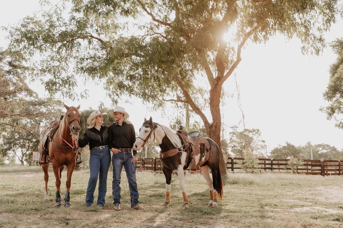 ENSAIO REALIZADO EM FAZENDA RANCHO CHACARA COM CAVALOS NO ESTILO COUNTRY COWBOY EM BATAGUASSU MATO GROSSO DO SUL E FOTOGRAFADO POR LUCAS DREHER