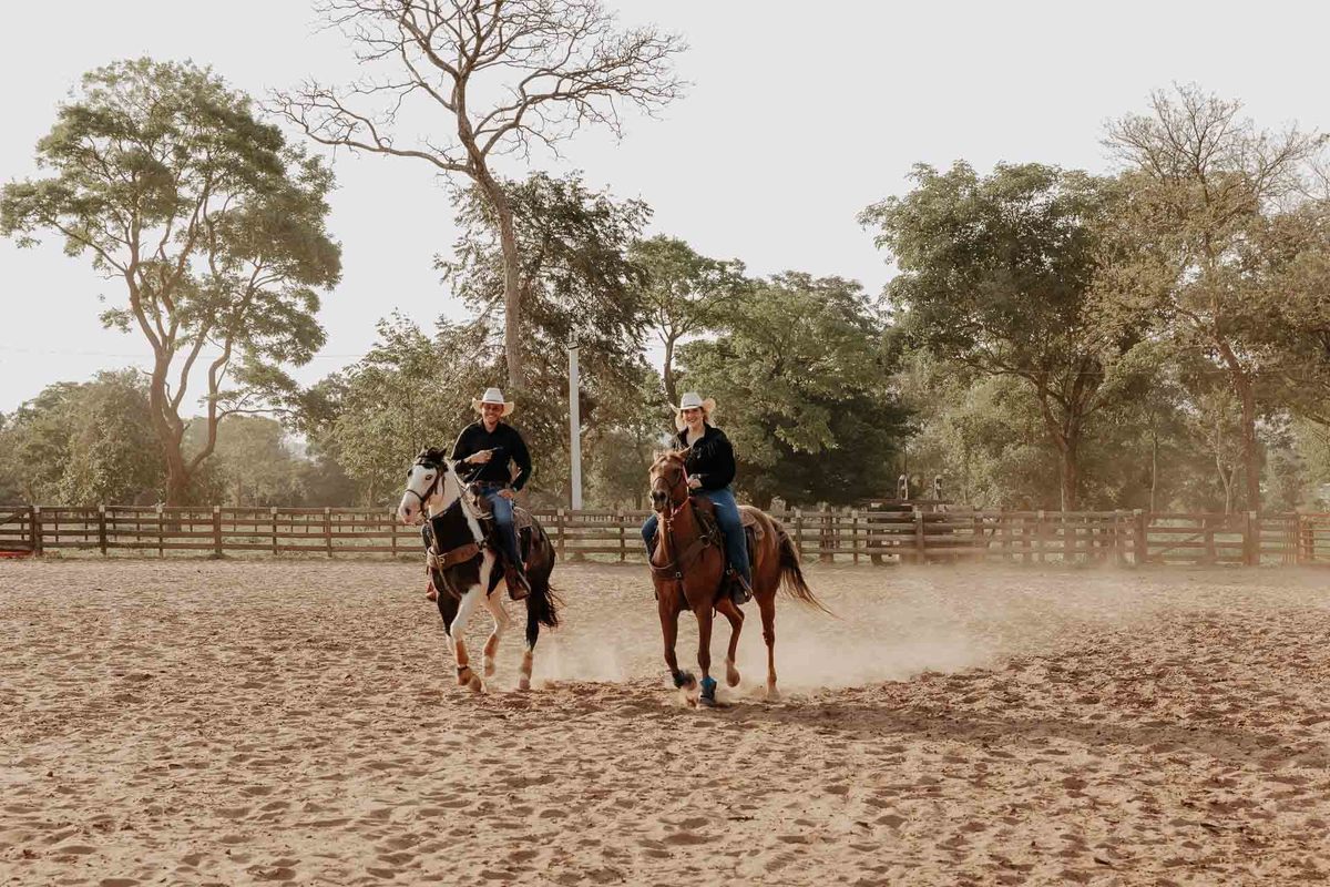 ENSAIO REALIZADO EM FAZENDA RANCHO CHACARA COM CAVALOS NO ESTILO COUNTRY COWBOY EM BATAGUASSU MATO GROSSO DO SUL E FOTOGRAFADO POR LUCAS DREHER