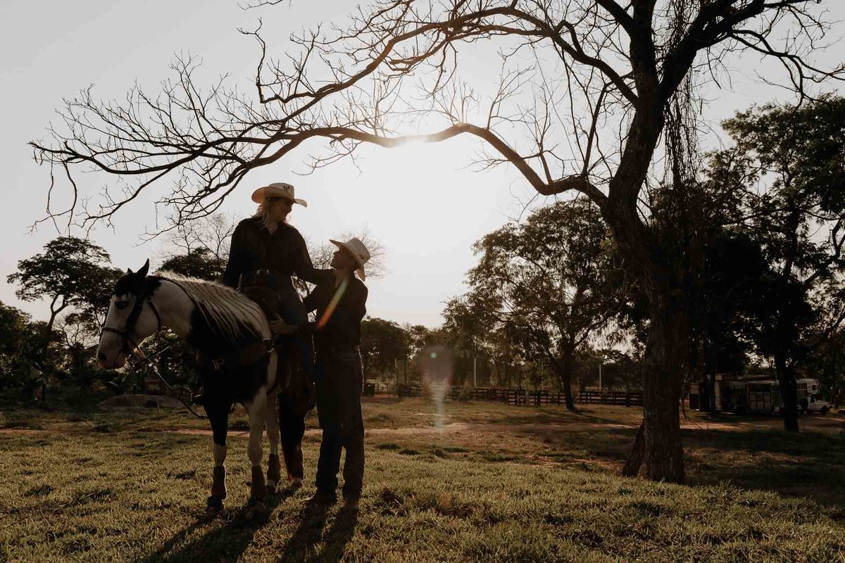ENSAIO REALIZADO EM FAZENDA RANCHO CHACARA COM CAVALOS NO ESTILO COUNTRY COWBOY EM BATAGUASSU MATO GROSSO DO SUL E FOTOGRAFADO POR LUCAS DREHER