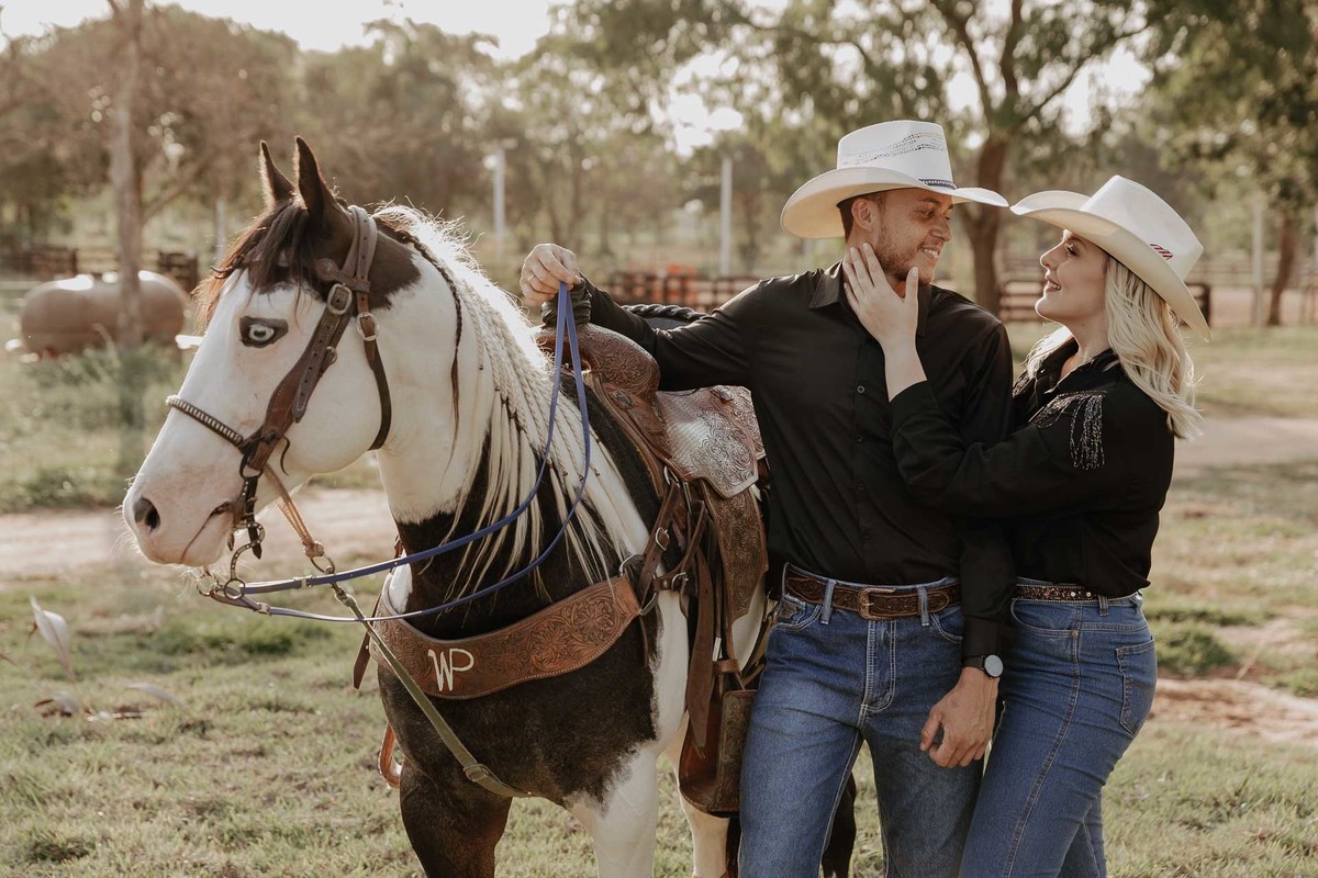 ENSAIO REALIZADO EM FAZENDA RANCHO CHACARA COM CAVALOS NO ESTILO COUNTRY COWBOY EM BATAGUASSU MATO GROSSO DO SUL E FOTOGRAFADO POR LUCAS DREHER