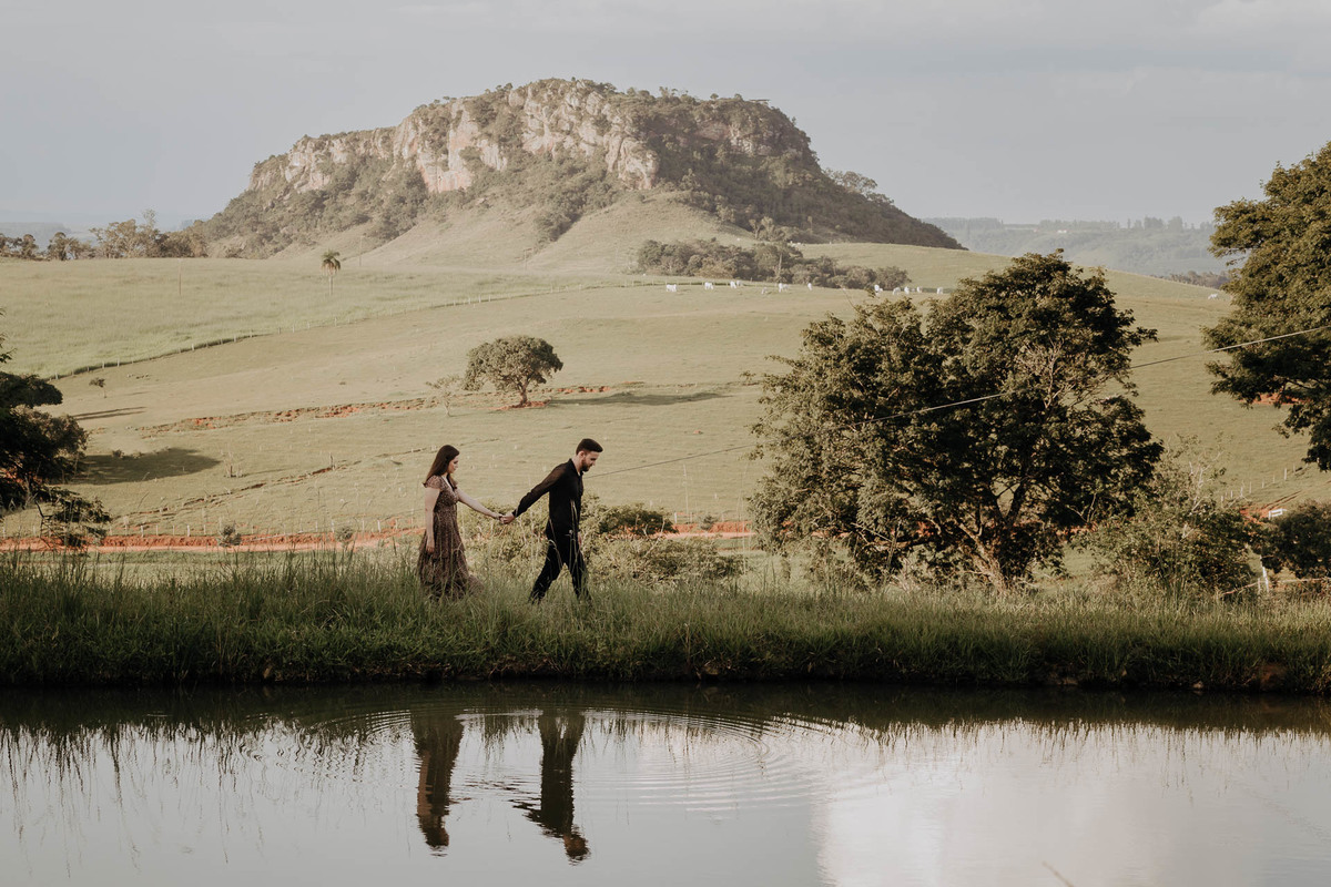 ENSAIO DE CASAL PRE WEDDING PRE CASAMENTO REALIZADO NO MORRO DO GAVIAO EM RIBEIRAO CLARO NO PARANA